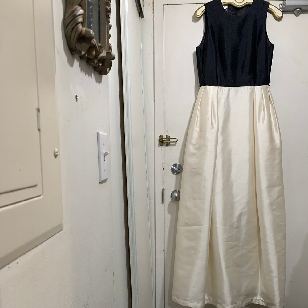WAYNE CLARK MADE IN CANADA ELEGANT SLEEVELESS MAXI DRESSES SIZE 12